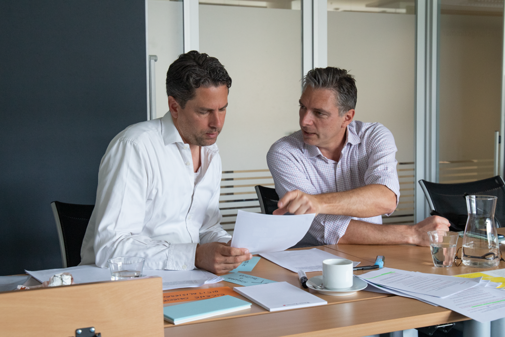 Das Team von Magic Moments aus Batch #1 bei der Erarbeitung ihres Business-Plans.