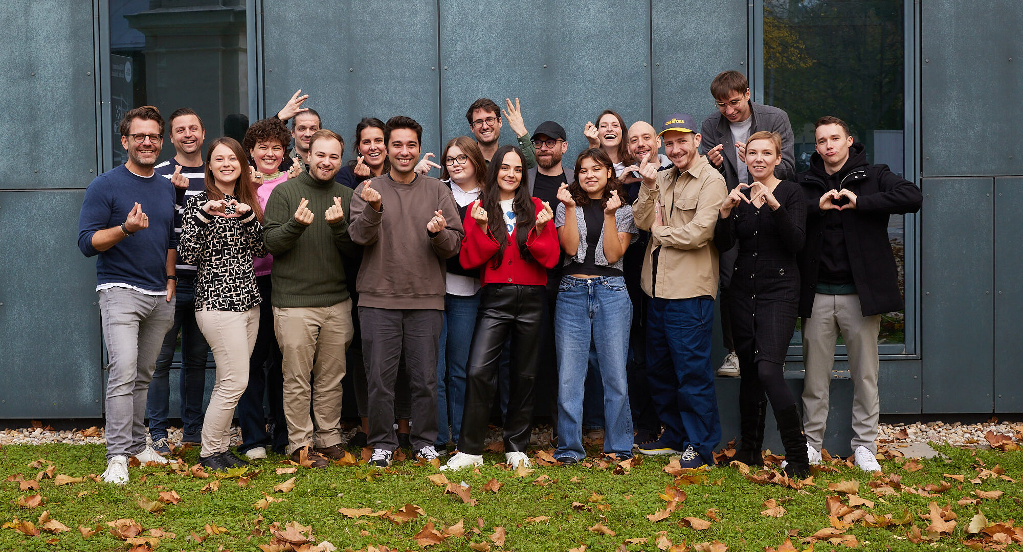 Auf diesem Foto sind unsere Fellows aus Batch #3 & #4 abgebildet.